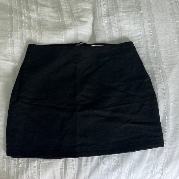 H&M Dresses & Skirts - H&M Black linen skirt